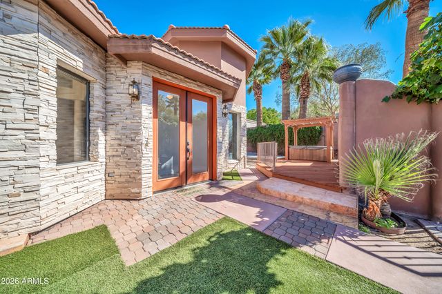 1450 E ROYAL PALM Road, Phoenix, AZ 85020