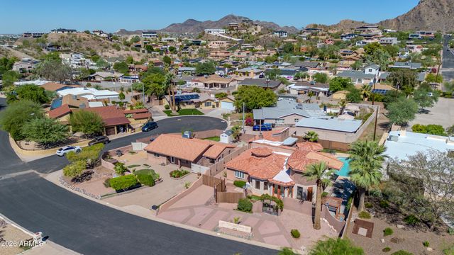 1450 E ROYAL PALM Road, Phoenix, AZ 85020