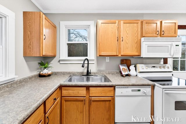 1537 Diamond Avenue NE, Grand Rapids, MI 49505