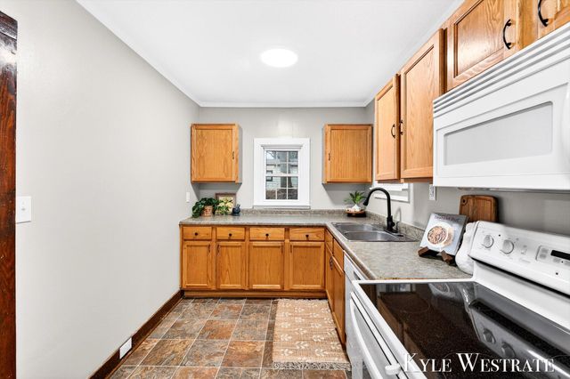 1537 Diamond Avenue NE, Grand Rapids, MI 49505