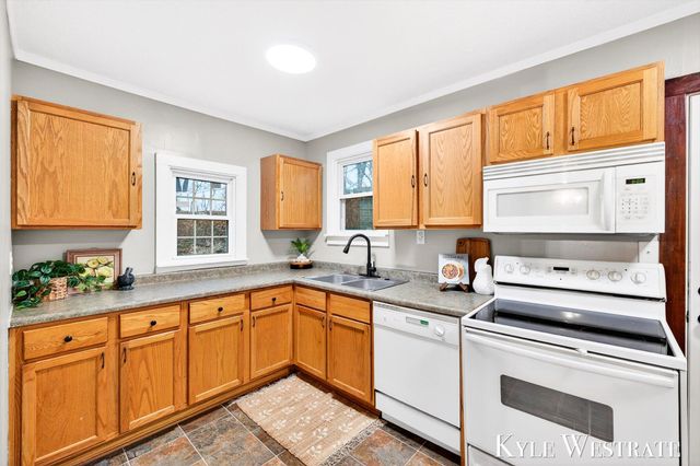 1537 Diamond Avenue NE, Grand Rapids, MI 49505