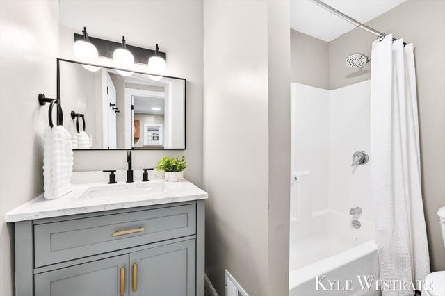 1537 Diamond Avenue NE, Grand Rapids, MI 49505