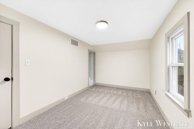 1537 Diamond Avenue NE, Grand Rapids, MI 49505