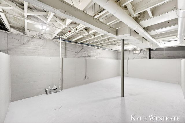 1537 Diamond Avenue NE, Grand Rapids, MI 49505