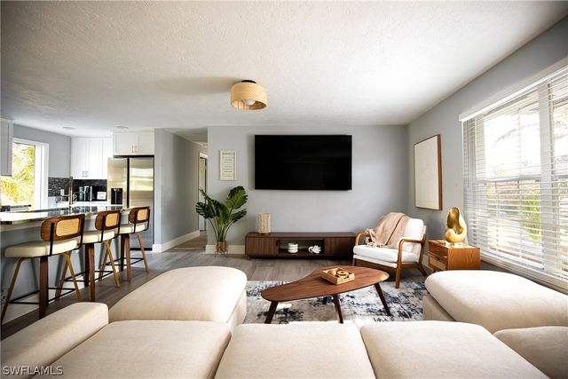 528 14th ST N, Naples, FL 34102