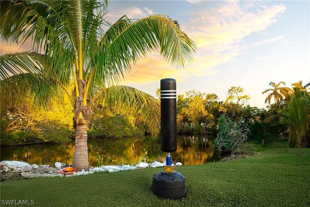 528 14th ST N, Naples, FL 34102