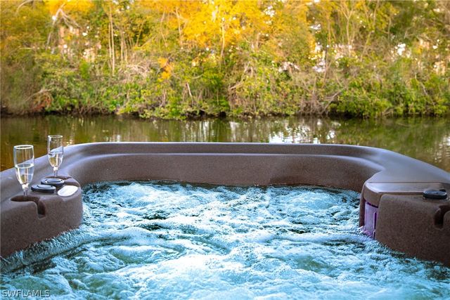 528 14th ST N, Naples, FL 34102