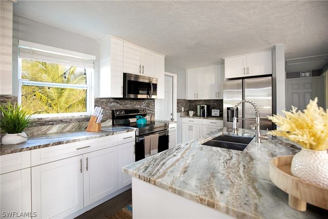 528 14th ST N, Naples, FL 34102