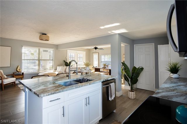 528 14th ST N, Naples, FL 34102