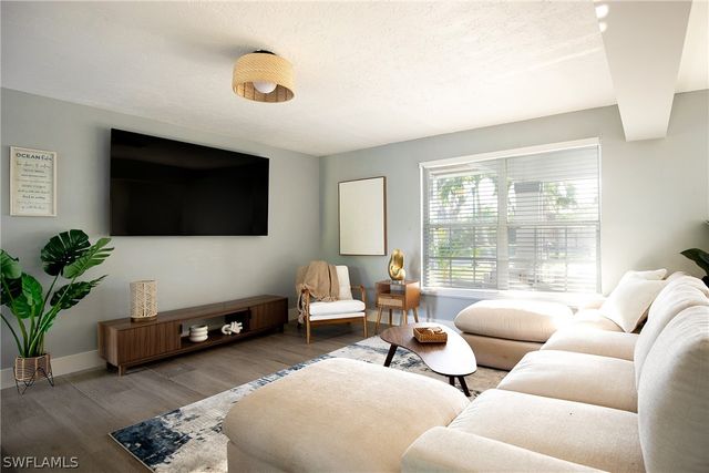 528 14th ST N, Naples, FL 34102