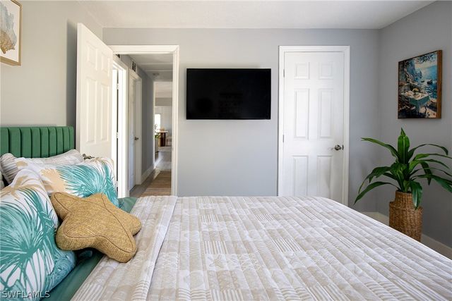 528 14th ST N, Naples, FL 34102