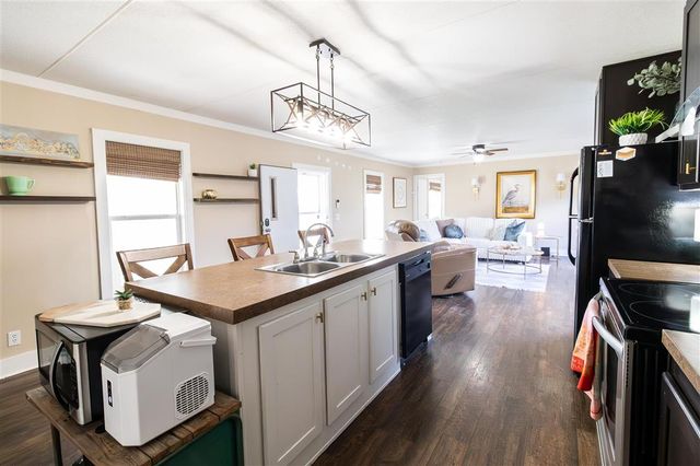 2737 Oliver Road, Westlake, LA 70669