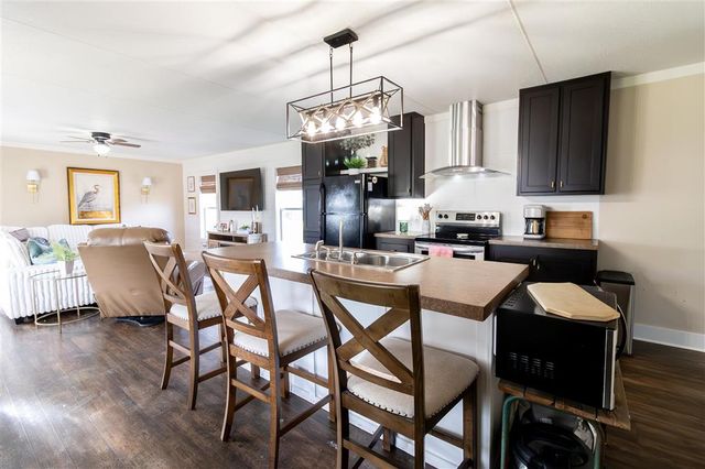 2737 Oliver Road, Westlake, LA 70669