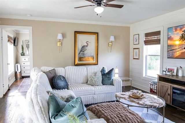 2737 Oliver Road, Westlake, LA 70669