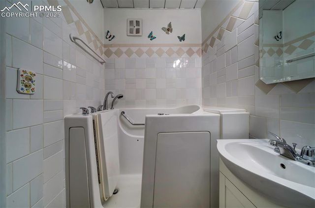 909 S Arcadia Street, Colorado Springs, CO 80903