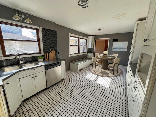 15900 Avalon Avenue, South Holland, IL 60473