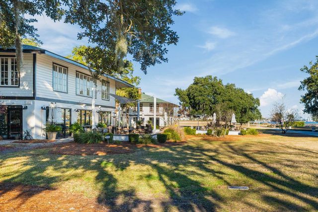 2545 N Hobson Avenue, North Charleston, SC 29405