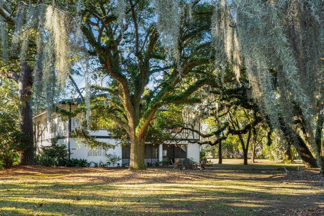 2545 N Hobson Avenue, North Charleston, SC 29405