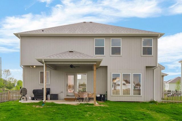10505 N Flora Avenue, Kansas City, MO 64155
