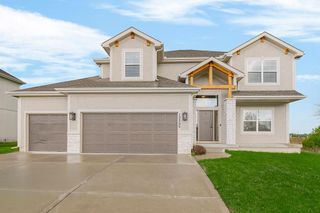 10505 N Flora Avenue, Kansas City, MO 64155