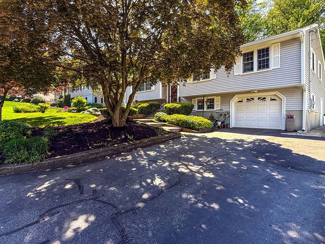 17 Robin Rd, Milford, MA 01757