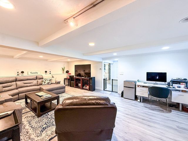 17 Robin Rd, Milford, MA 01757
