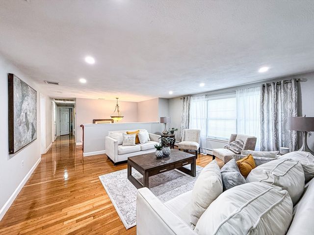 17 Robin Rd, Milford, MA 01757