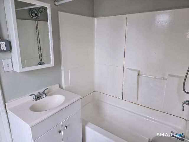 274 Orange Street 2nd floor, Waterbury, CT 06704