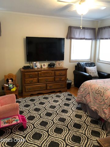 225 N Jackson Avenue, Joplin, MO 64801