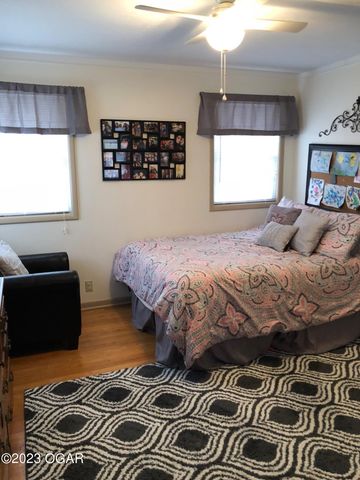 225 N Jackson Avenue, Joplin, MO 64801