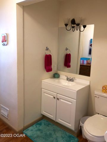 225 N Jackson Avenue, Joplin, MO 64801