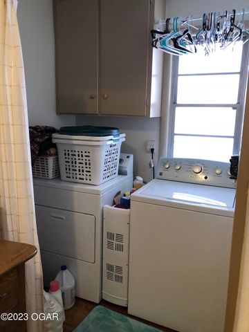 225 N Jackson Avenue, Joplin, MO 64801