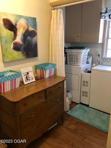 225 N Jackson Avenue, Joplin, MO 64801