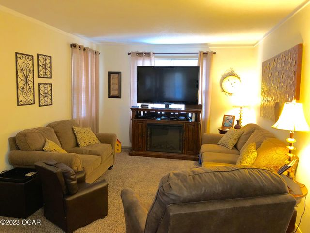 225 N Jackson Avenue, Joplin, MO 64801