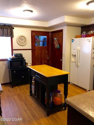 225 N Jackson Avenue, Joplin, MO 64801