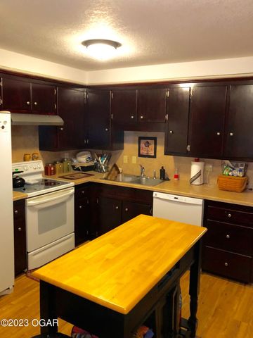 225 N Jackson Avenue, Joplin, MO 64801