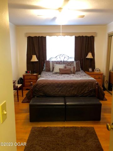 225 N Jackson Avenue, Joplin, MO 64801