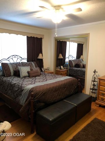 225 N Jackson Avenue, Joplin, MO 64801