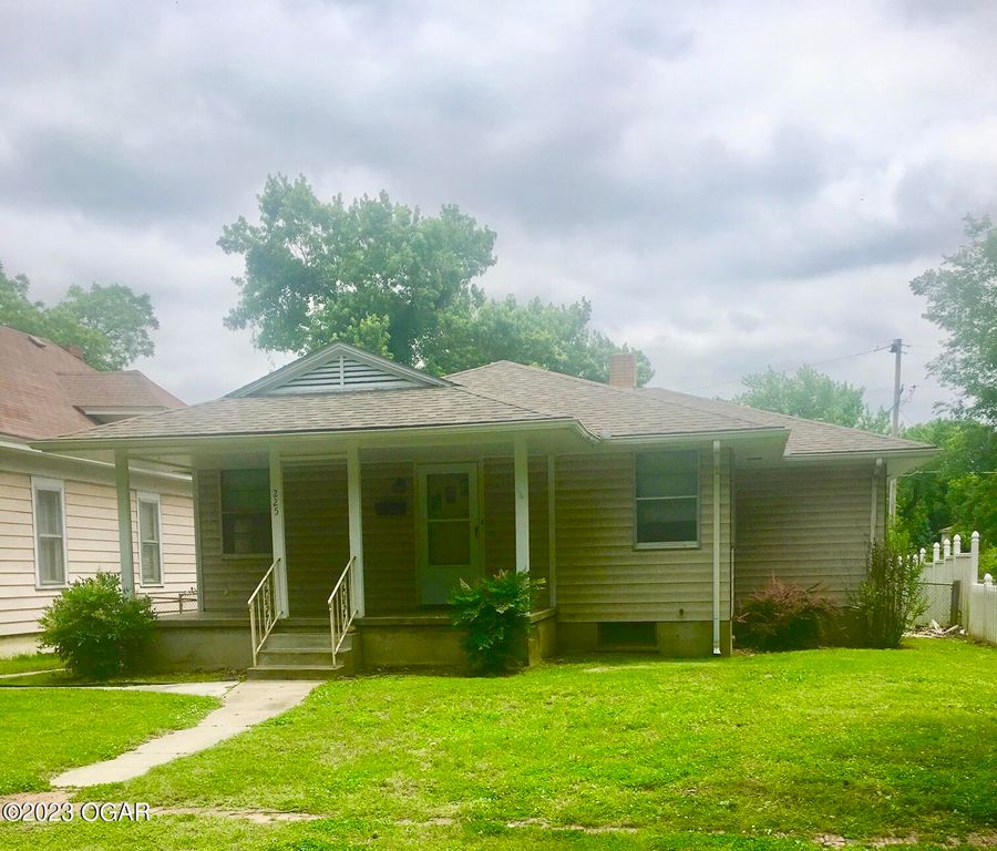 225 N Jackson Avenue, Joplin, MO 64801