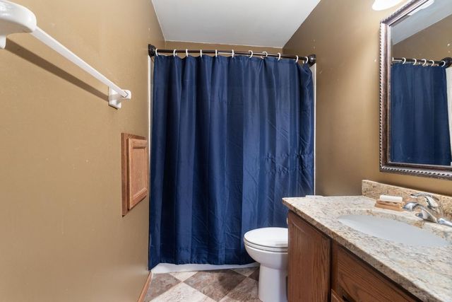 2455 Queensport Road, Woodbury, MN 55125