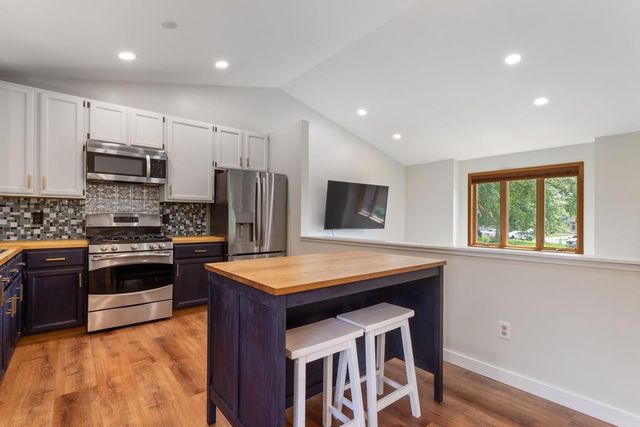 2455 Queensport Road, Woodbury, MN 55125
