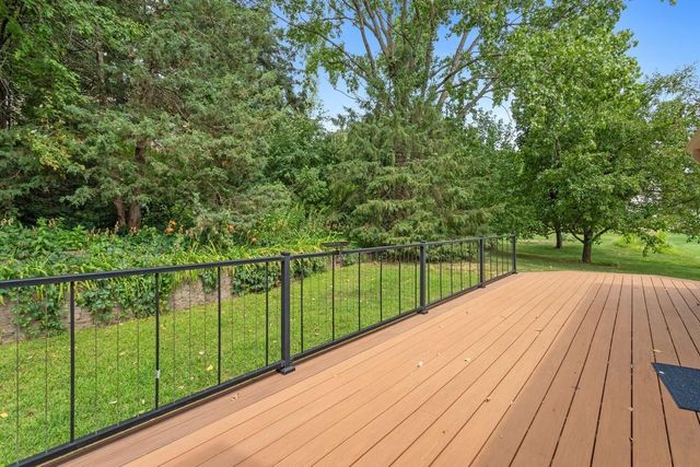 2455 Queensport Road, Woodbury, MN 55125