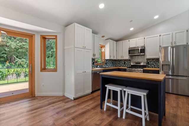 2455 Queensport Road, Woodbury, MN 55125