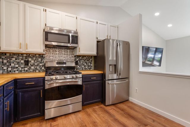 2455 Queensport Road, Woodbury, MN 55125