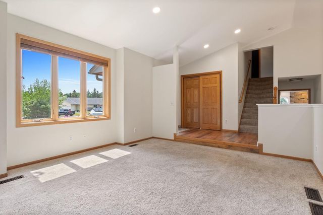 2455 Queensport Road, Woodbury, MN 55125