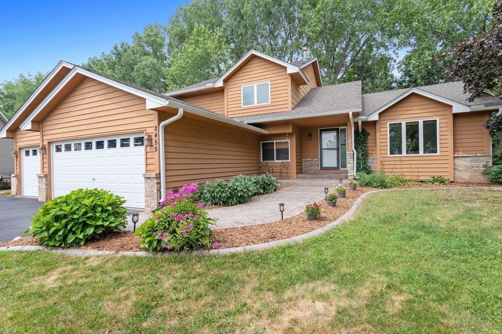 2455 Queensport Road, Woodbury, MN 55125
