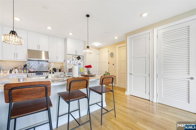 15 Somerset Lane 514, Edgewater, NJ 07020