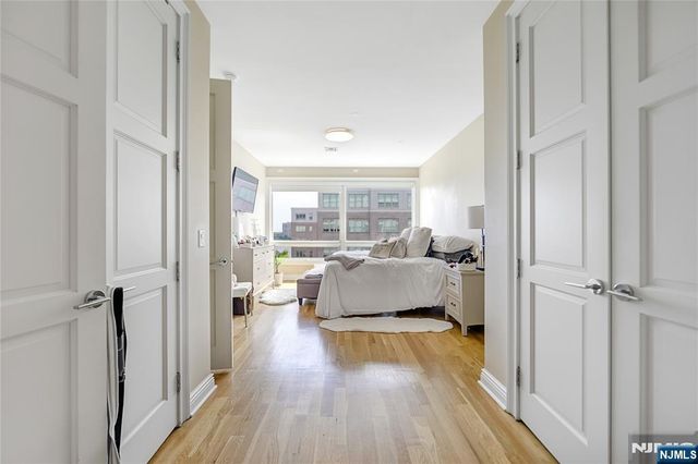 15 Somerset Lane 514, Edgewater, NJ 07020