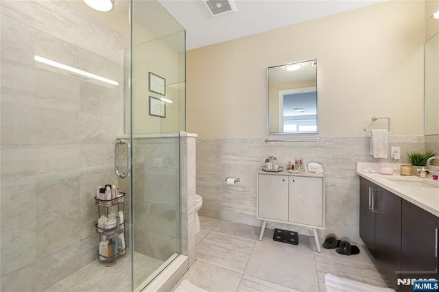 15 Somerset Lane 514, Edgewater, NJ 07020