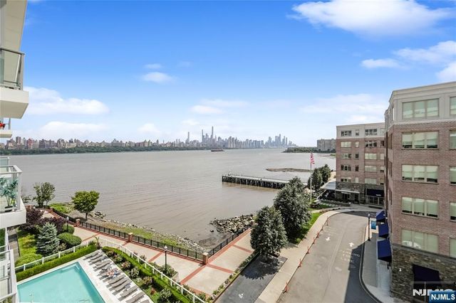 15 Somerset Lane 514, Edgewater, NJ 07020